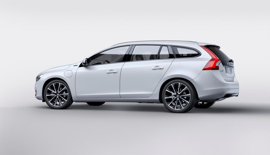  Volvo V60 Twin Engine 2015 года  (фото 14 из 17)